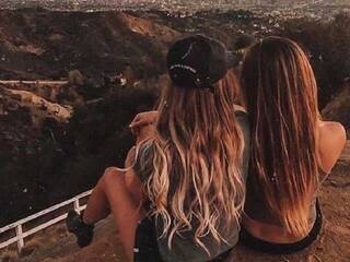 Еротичний відеочат adahlia-angel