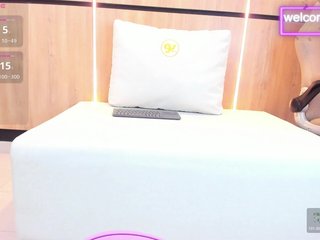 Еротичний відеочат AdelaChase