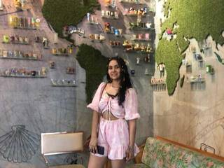 Еротичний відеочат adharawalker