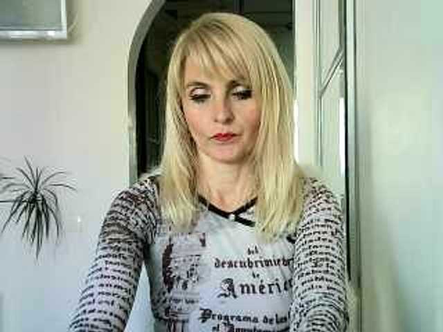 Фотографії Adrianessa29 I'll watch your cam for 30. Topless - 50. Naked - 200.