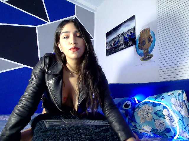 Фотографії AlexaHottie #​latina #​cumshow #​squirt ​LatinaHot Girl Want to play whit Dildo