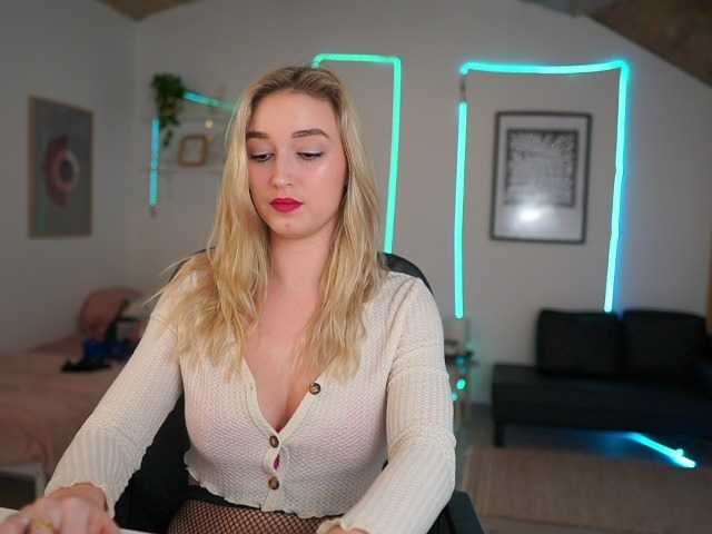 Фотографії AlexisTexas18 Hi! I am Alexis 19 yrs old teen, with perfect ass, nice tits and very hot sexy dance moves! Lets have fun with me! Water on my white T-shirt at goal!