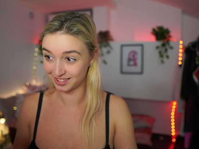 Фотографії AlexisTexas18 Hi! I am Alexis 19 yrs old teen, with perfect ass, nice tits and very hot sexy dance moves! Lets have fun with me! Water on my white T-shirt at goal!