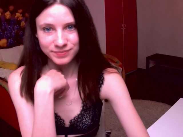 Фотографії alinasweet160 hey !!! I'm a new model and glad to see everyone in my room! my goal for today is 1500 tokens