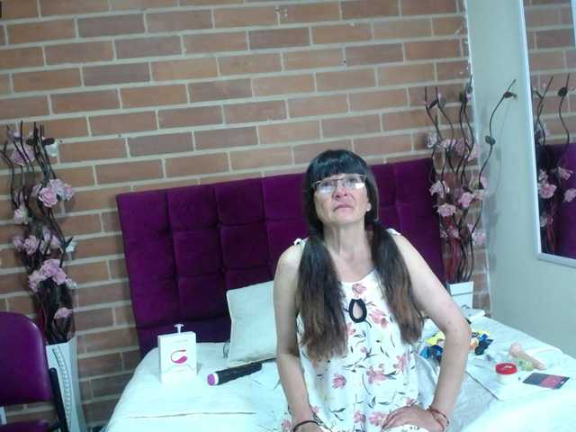 Фотографії amanda-mature I'm #mature a little hot, if you have fantasies about older women you can fulfill them with me #hairy #skinny #fingering