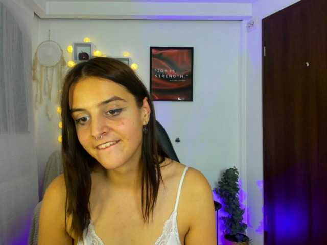 Фотографії Amy-Kush Hi !Im a #new and #naughty #teen here. . Join me for some fun