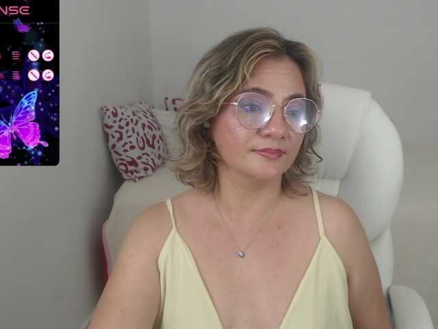 Фотографії ana-hotmilf How are we going to have fun today?