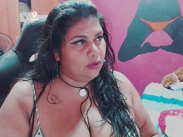 Фотографії andreeina25 #bbw #squirt #latina #bigboobs #bigass Hi guys, welcome to my room,