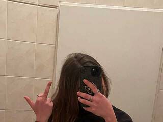 Еротичний відеочат anirie_findom