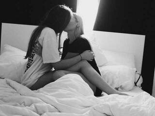 Еротичний відеочат awesomegirlsx