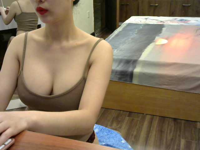 Фотографії BabyWetDream Hi guys, my name is Mihako, flash boobs is 91 tokens, flash pussy is 99, dance is 100 squirt 500 --Need to 1000tokens squirt right now..