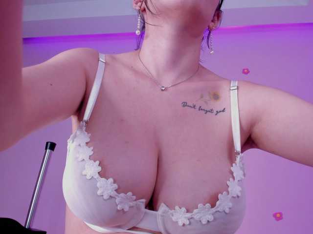 Фотографії bella-adams Hey! im so happy u be here with me ♥ let's have fun ♥ #latina #skinny #bigboobs #bigtits #bigass #squirt #blonde #cute