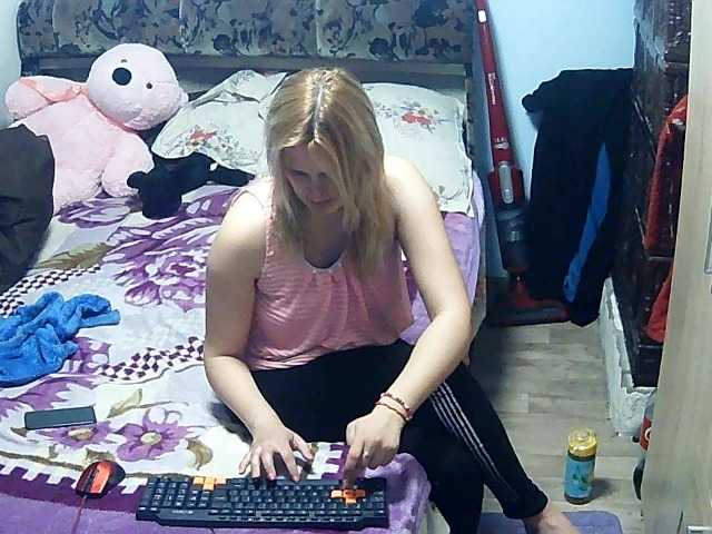 Фотографії BrendaLeeah hello dear i am one natural girl and is my first my day here,come in my room and let go to play together ..spin the well and win one price ..good luck