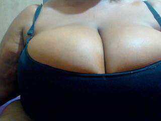 Еротичний відеочат bustytitsxx