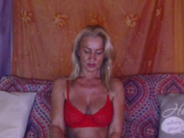 Фотографії candy12cane Strip Show in PVT! blonde #classy #sensual #show #private #oil #naked #bigboobs #c2c #talkative #tan