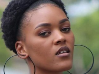 Еротичний відеочат Carry-Brie