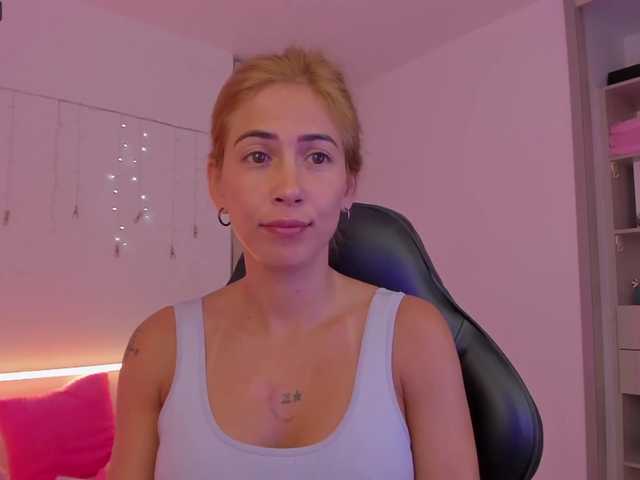 Скріншоти передачі CassieKleinX