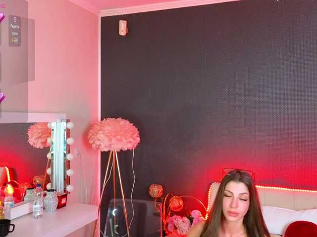 Скріншоти передачі ChloeKassidy