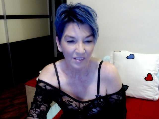 Фотографії cornycamelia Welcome guys to my room ,Hoot Cougar play with me and lest cum toghter