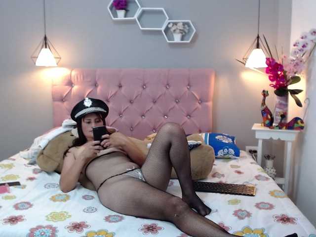 Фотографії cristhye-hot hey guys welcome to my room #anal #pussy #playwithcum #tits #sexydance #ass # playdildo