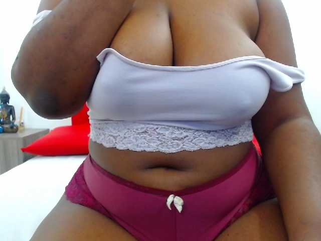 Фотографії DarnellQueen Run your tongue through my body make your way down to my #pussy and endulge yourself with my body @goal #squirt #ride #dildo / #bbw #latina #lush #hitachi #bigass #bigboobs #ebony