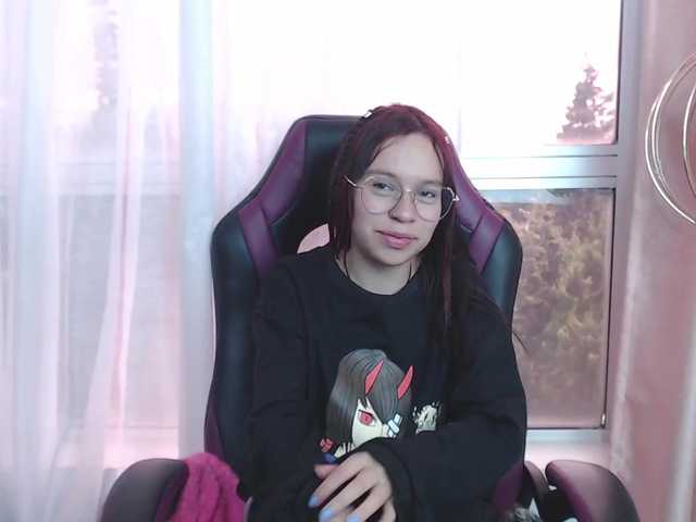 Фотографії Deisy-21 Welcome to my cute room ♥ the goal is : Play pussy to see me naked are @total so far come on @sofar help me complete the rest @remain ♥♥