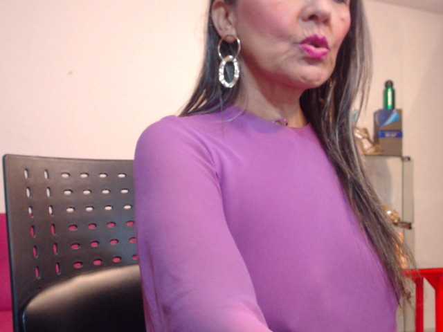 Скріншоти передачі SquirtNstyGrl