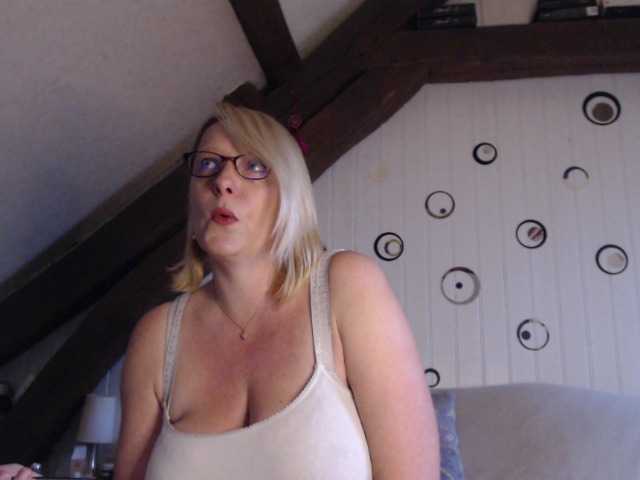 Скріншоти передачі EleannaRose