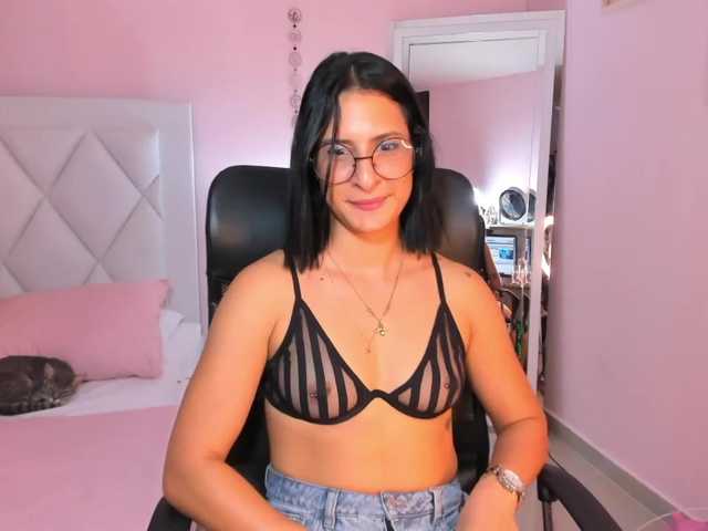 Фотографії EMIILYJAMESS roll dice for hot prizes / make me vibe♥ #fit #bigass #squirt #anal #muscle #feet #company #lovense #fumadoras #Weed #drink #latina #pelinegras #tetasnormales