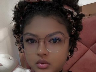 Еротичний відеочат emily-carzon