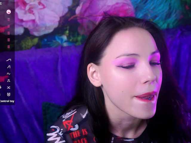 Скріншоти передачі EmilyLuxxxury