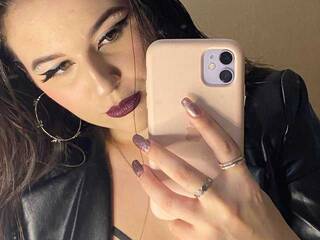 Еротичний відеочат EmmaNeuman