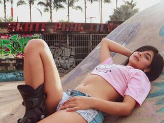 Еротичний відеочат emyfoxx