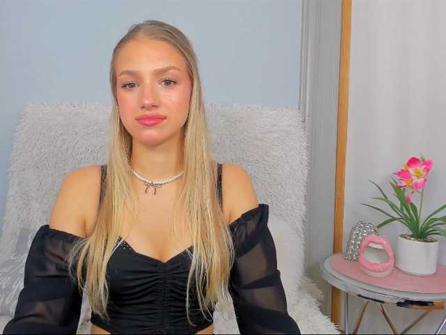 Фотографії EvetteCute hey love ! do u want spend time with me anymore? #young #horny #tits #naughty #bigass #feet #femdom #findom #hot #teen #naughty #lovense #cei #joi #blonde #c2c #cute