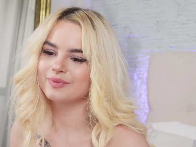 Фотографії GiannaWillis Hello guys! I`ve missed you so much, let`s have fun! Toy on 2000 until cum show in free, 1989 let's make it guys #blonde #♥lush #vibeme #pvton #pinkpusyy #bigtits