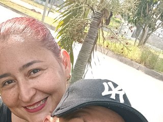 Еротичний відеочат Green-y-violet