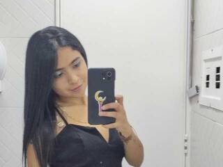 Еротичний відеочат HelenaCyrus