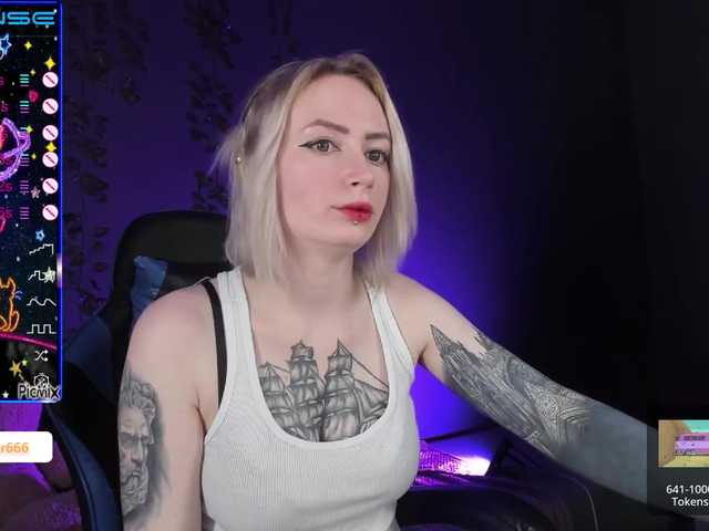 Фотографії HelenCarter lets play hehe :D tip menu and pvt open! #tattoo #blond #ohmibod #anal #french