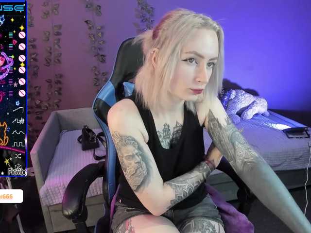 Фотографії HelenCarter lets play hehe :D tip menu and pvt open! #tattoo #blond #ohmibod #anal #french
