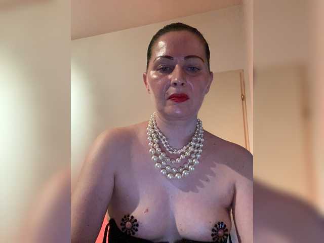 Фотографії hotlady45 Private Show!! Lick your lips - 20 Tokens Make me horny - 40 Tokens Massages the breasts - 60 Tokens Blow the dildo - 80 Tokens Massage nipples with a dildo - 65 Tokens