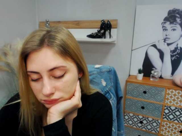 Скріншоти передачі hottieLAURA