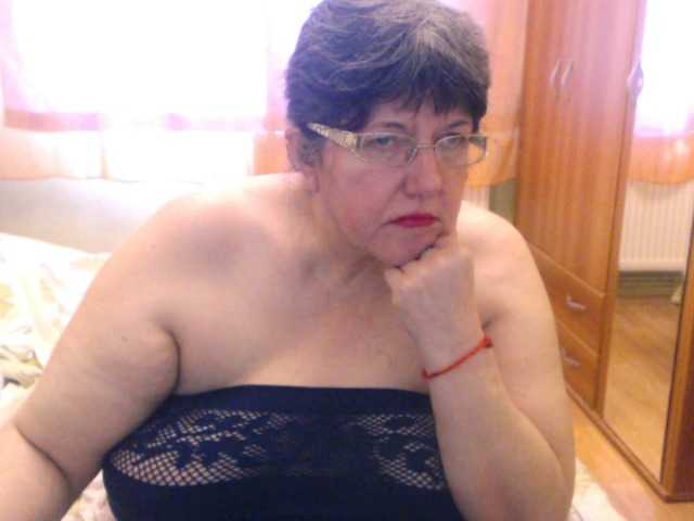 Фотографії HugeTitsXXX my pussy is very hot and wet now ... we can masturbate together if you give me 160 tokens