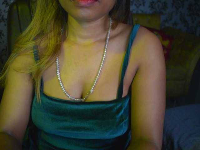 Фотографії indianpriya 500 tokens for pvt and c2c | deep fingering | squirt show in private |55 tk , 77 tk help me squirt on ultra high #asian #indian