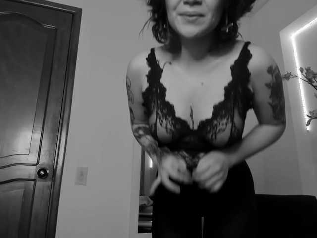 Фотографії IsabelleRed today make me drown with my big toy /control my lush in priv ♥ #latina #anal #shorthair #tattoo #new #lovense" /snapchatfree / bellered21
