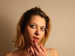 Еротичний відеочат IzzyBell18