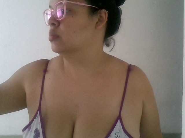 Фотографії karlaroberts7 hi happy horny sunday ... make me cum #bigboobs #anal #bigpussylips #latina #curvy