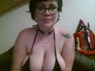 Фотографії KendraCam HUGE TITS!! Smoking curvy geeky gamer girl! (ENG/NL/FR)