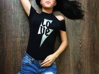 Еротичний відеочат KiraCosmos