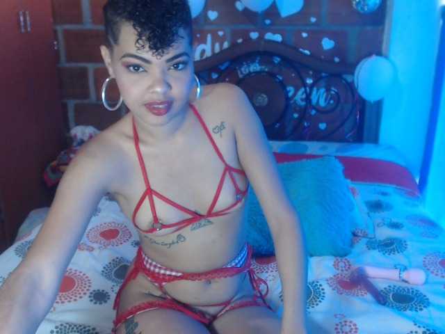 Фотографії ladyqueen19x INSTANT SQUIRT FOR 100 tokens ,how much squirt make me ?? #anal #squirt #ebony