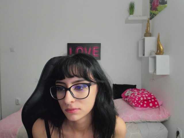 Фотографії LeighDarby18 hey guys, #cum join me #hot show and find out if u can make me #naked #skinny #glasses